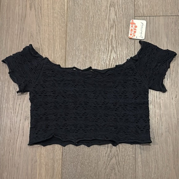FREE PEOPLE | ✨NEW✨ Short Sleeve Crop Top in Black - Picture 2 of 3